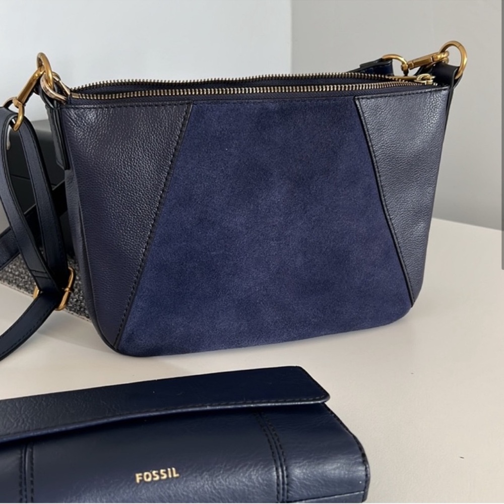 NWT Fossil Dark Blue Crossbody Bag and Wallet Set - Picture 2 of 8